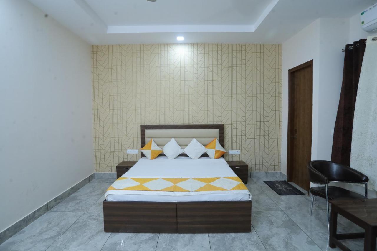 Raghav Inn Karnal Bagian luar foto