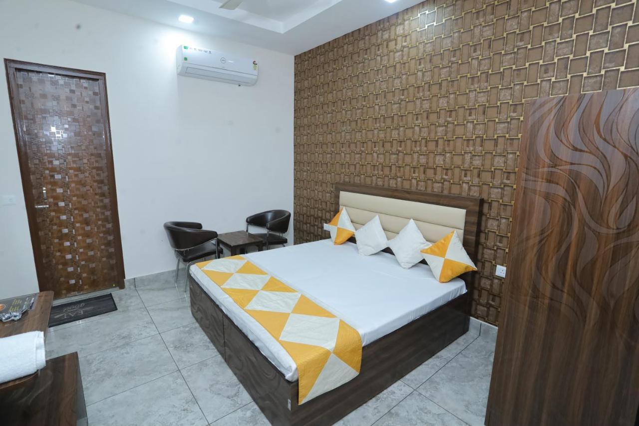 Raghav Inn Karnal Bagian luar foto